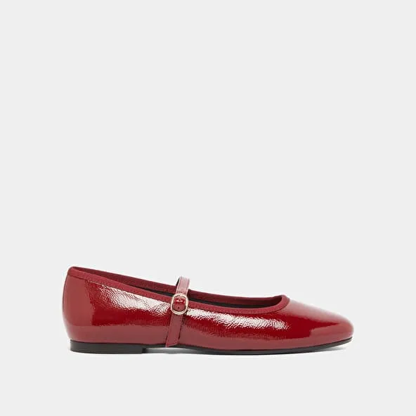 Ballet flats with strap in carmine red pleated leather