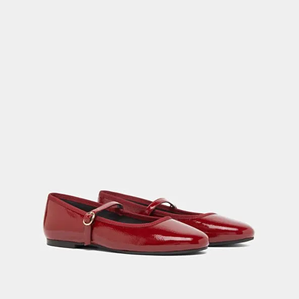 Ballet flats with strap in carmine red pleated leather