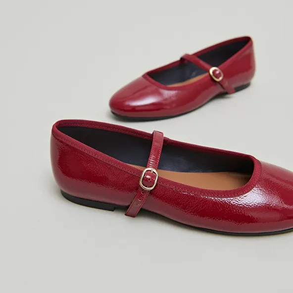 Ballet flats with strap in carmine red pleated leather