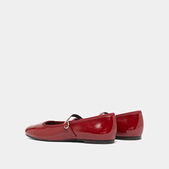 Ballet flats with strap in carmine red pleated leather