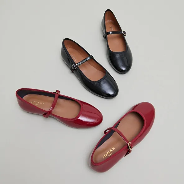 Ballet flats with strap in carmine red pleated leather