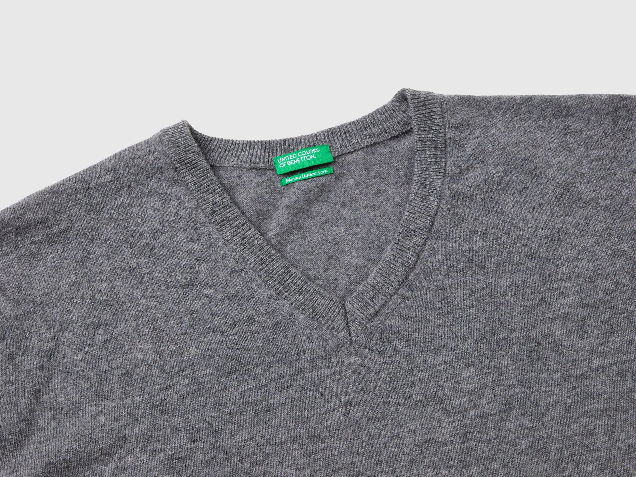 Dark gray V-neck sweater in pure Merino wool - Dark Gray | Benetton