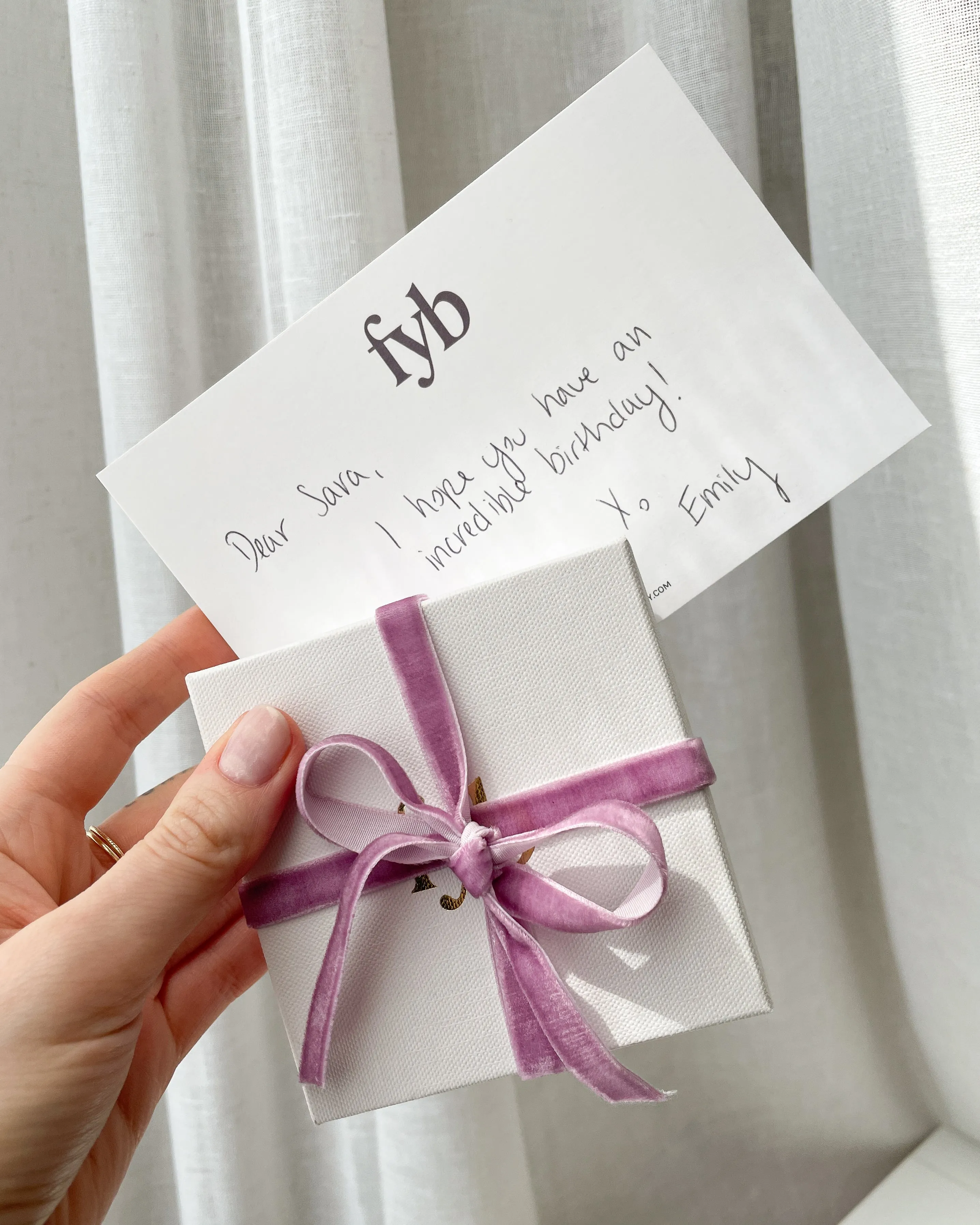 GIFT WRAP & HANDWRITTEN NOTE