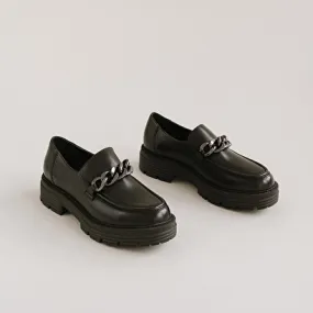 Loafers with chains and notched soles in black leather