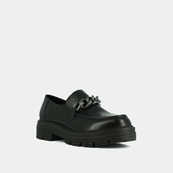 Loafers with chains and notched soles in black leather