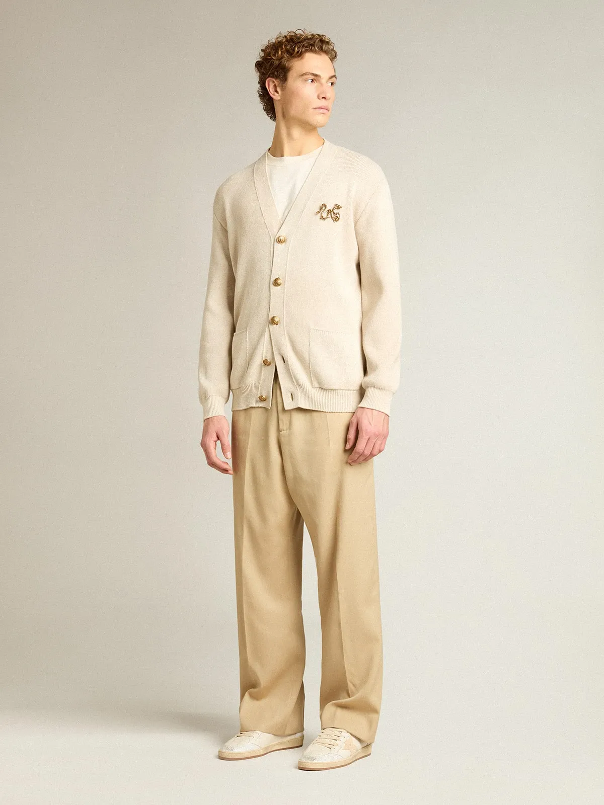 Men’s sand-colored joggers with pocket on the back