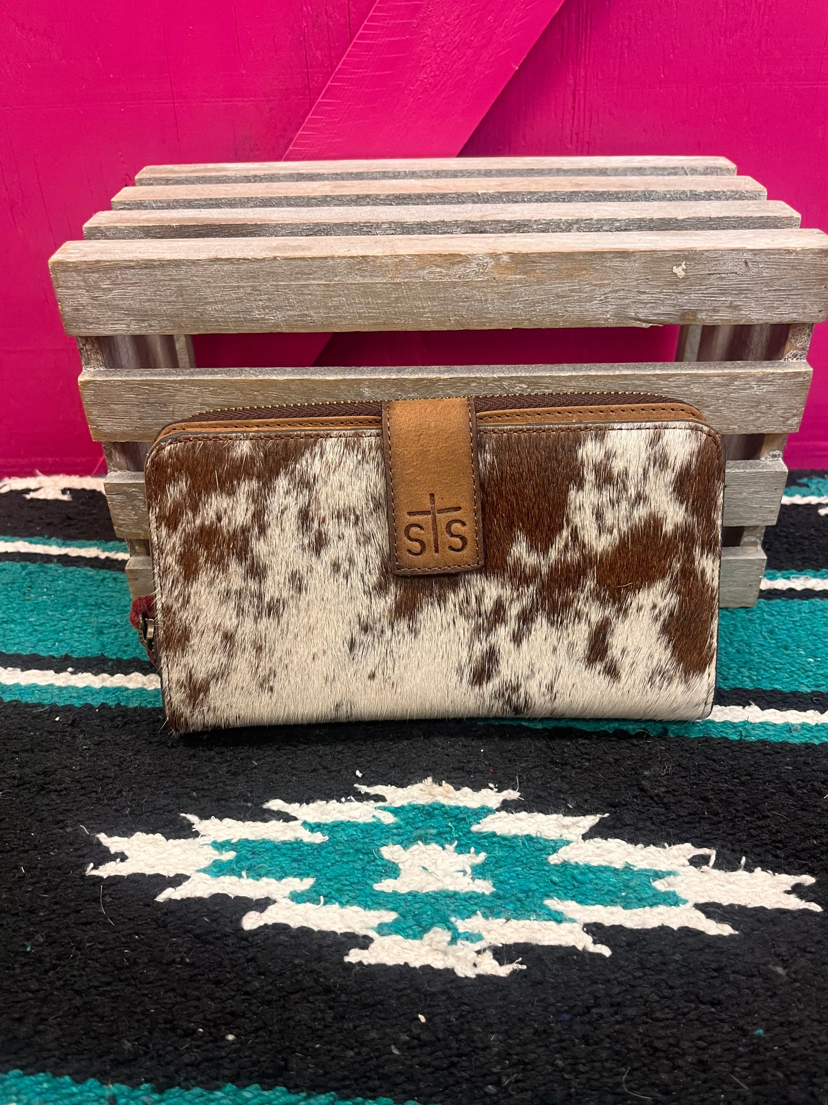 STS Ranchwear Women's Cowhide Hair-on Chelsea Leather Wallet Clutch STS60377