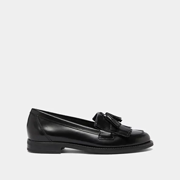 Tassel loafers in black glazed leather