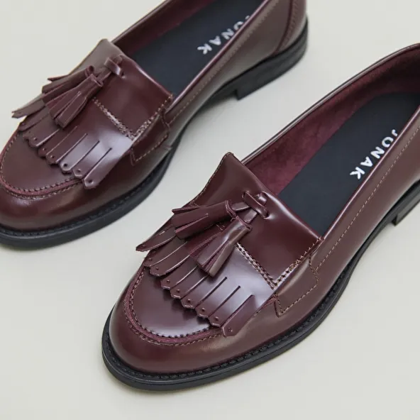 Tassel loafers in burgundy glazed leather