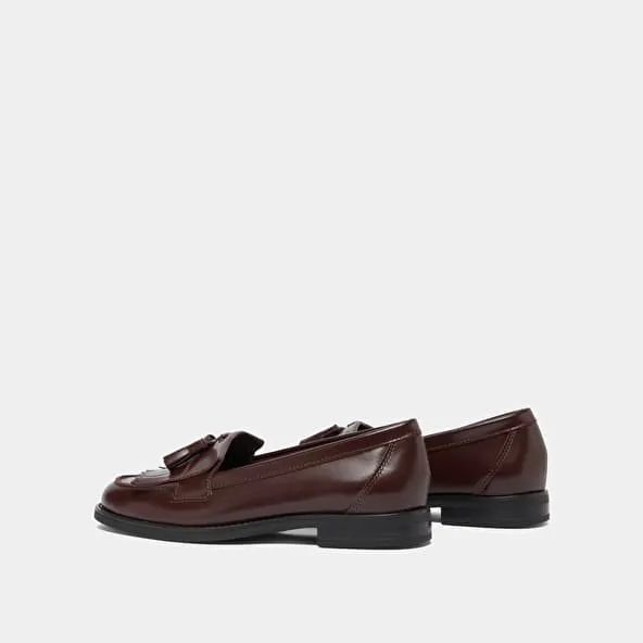 Tassel loafers in burgundy glazed leather