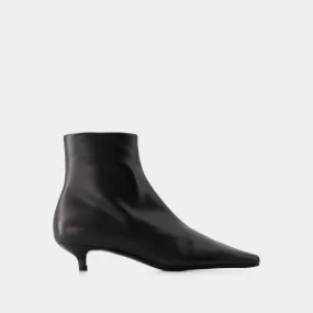 THE SLIM ANKLE BOOTS